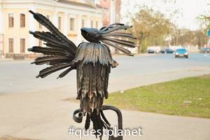 Памятник «Птица-говорун»