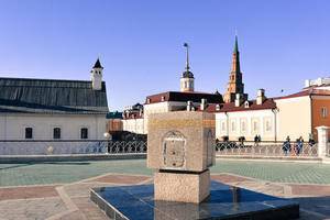 Памятный камень в честь закладки мечети