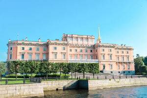 Михайловский замок (посещение по желанию)