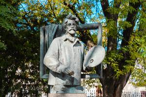 Памятник И. Е. Репину